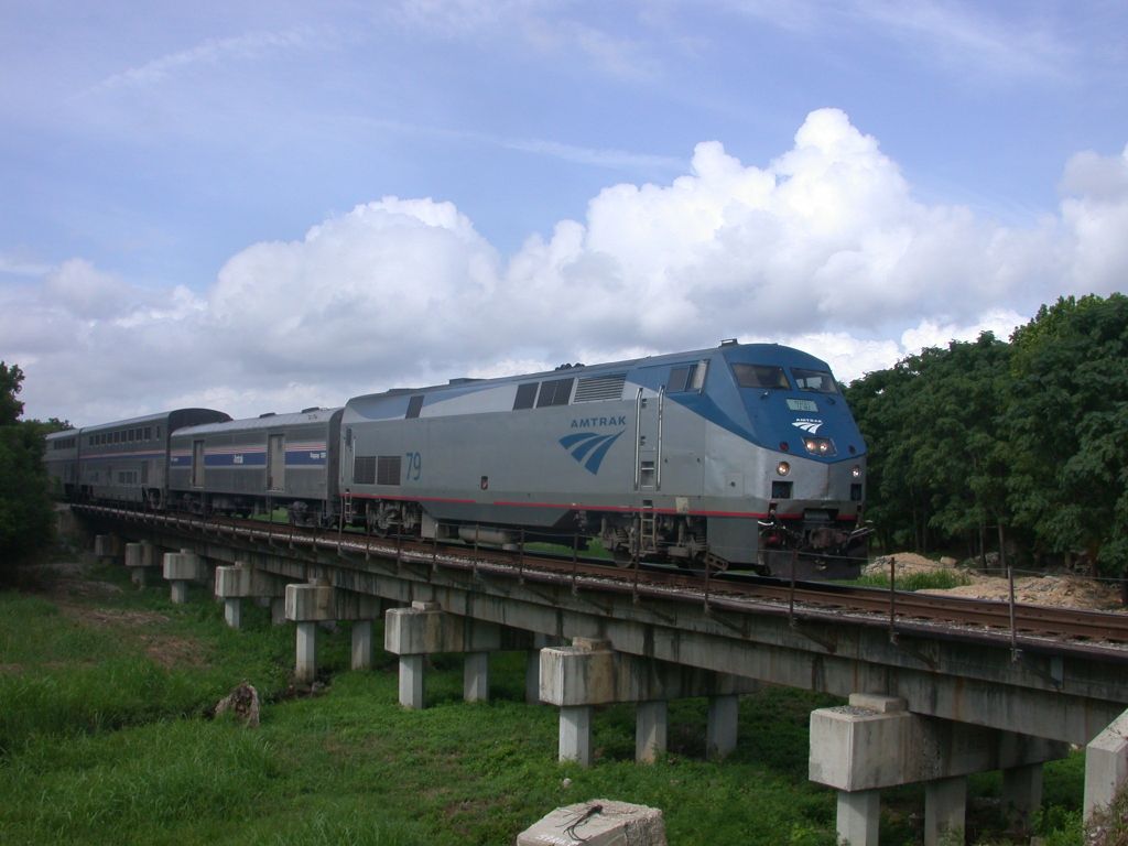 AMTK 79  28Aug2004  NB Train 22 (Texas Eagle) at Purgatory Creek  